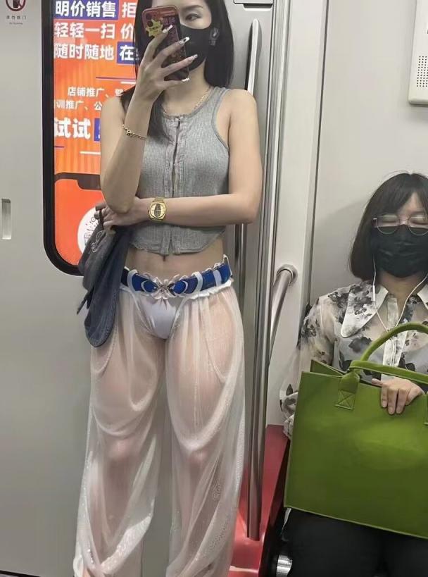 裙底风光无限美