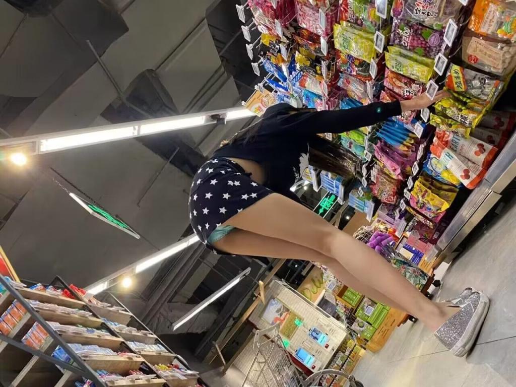 裙底风光无限美