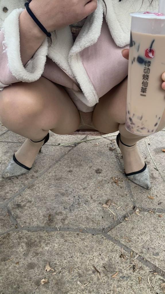 裙底风光无限美