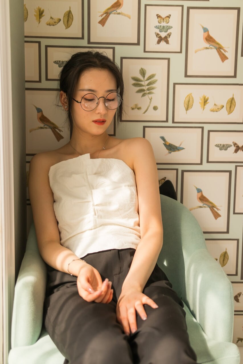 极品眼镜娘反差婊私拍，身材很不错