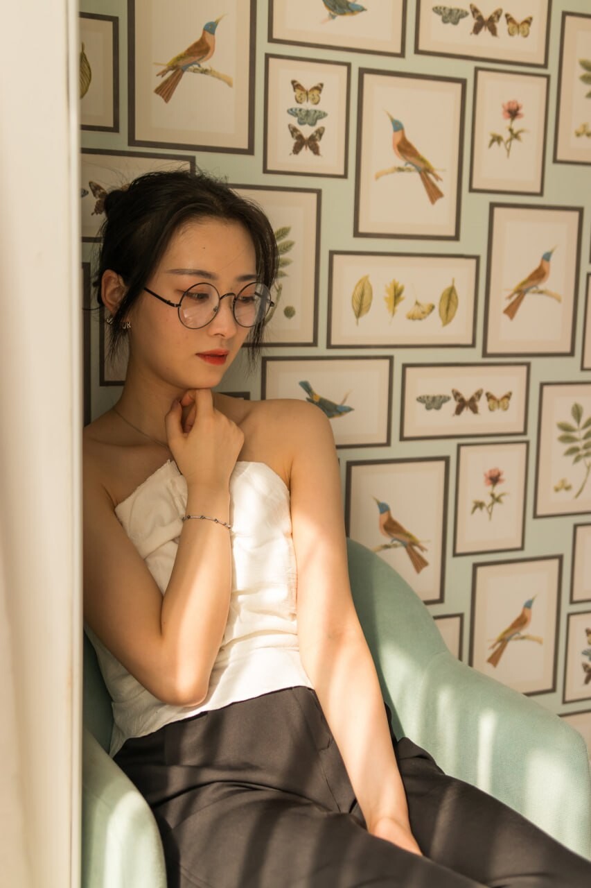 极品眼镜娘反差婊私拍，身材很不错