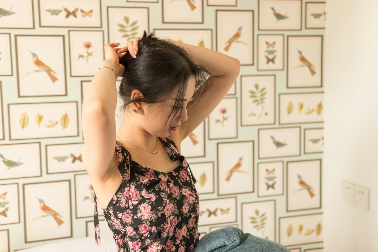 极品眼镜娘反差婊私拍，身材很不错