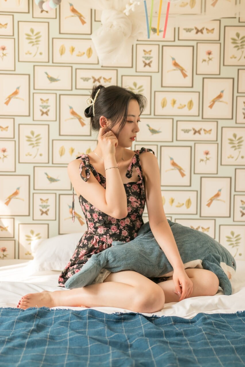 极品眼镜娘反差婊私拍，身材很不错