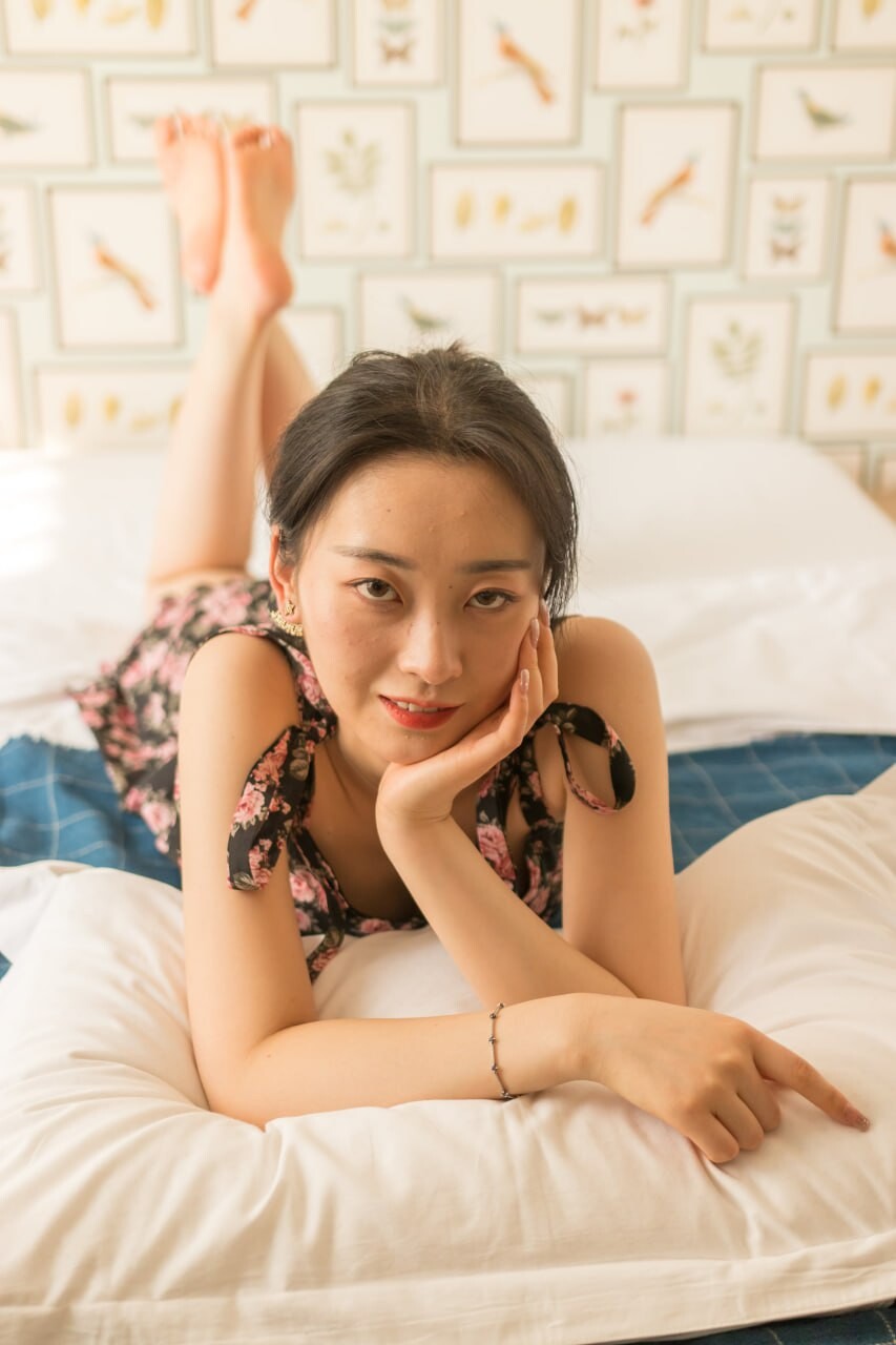 极品眼镜娘反差婊私拍，身材很不错