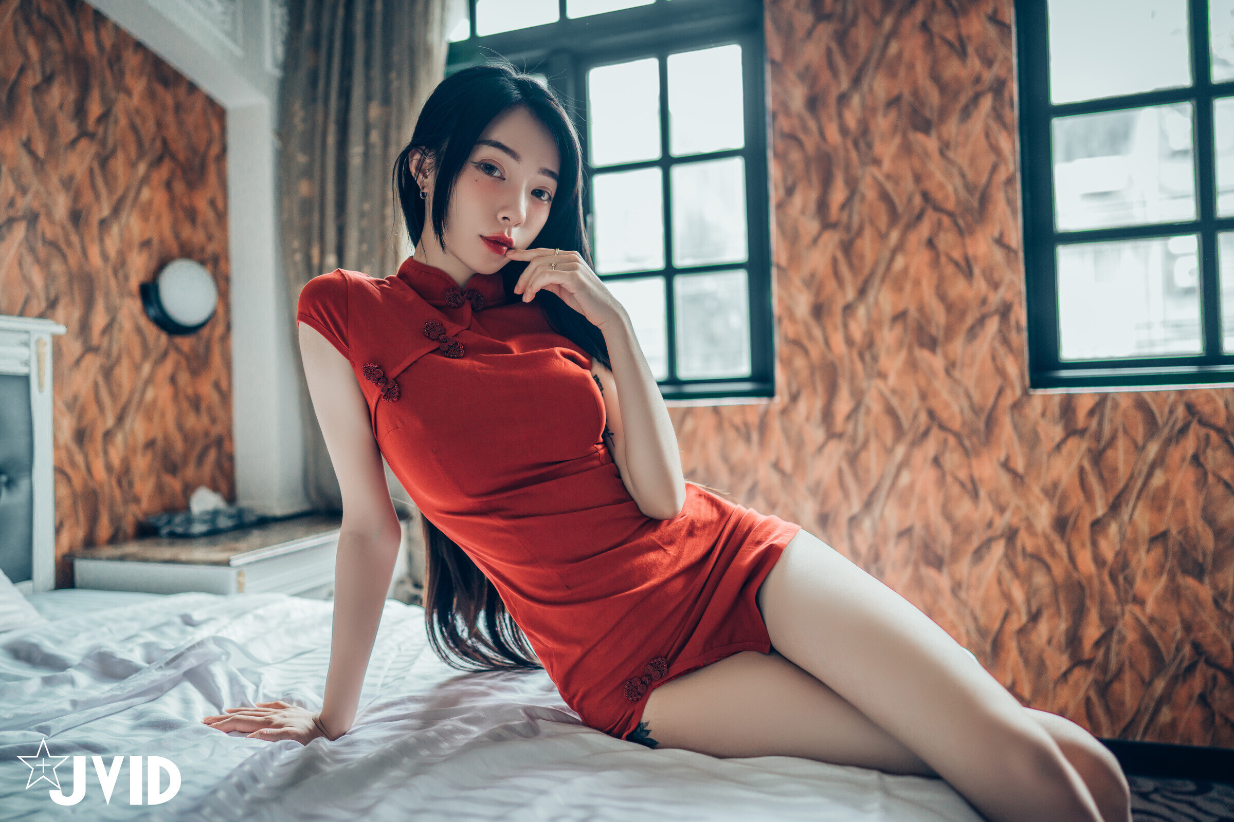 七彩旗袍