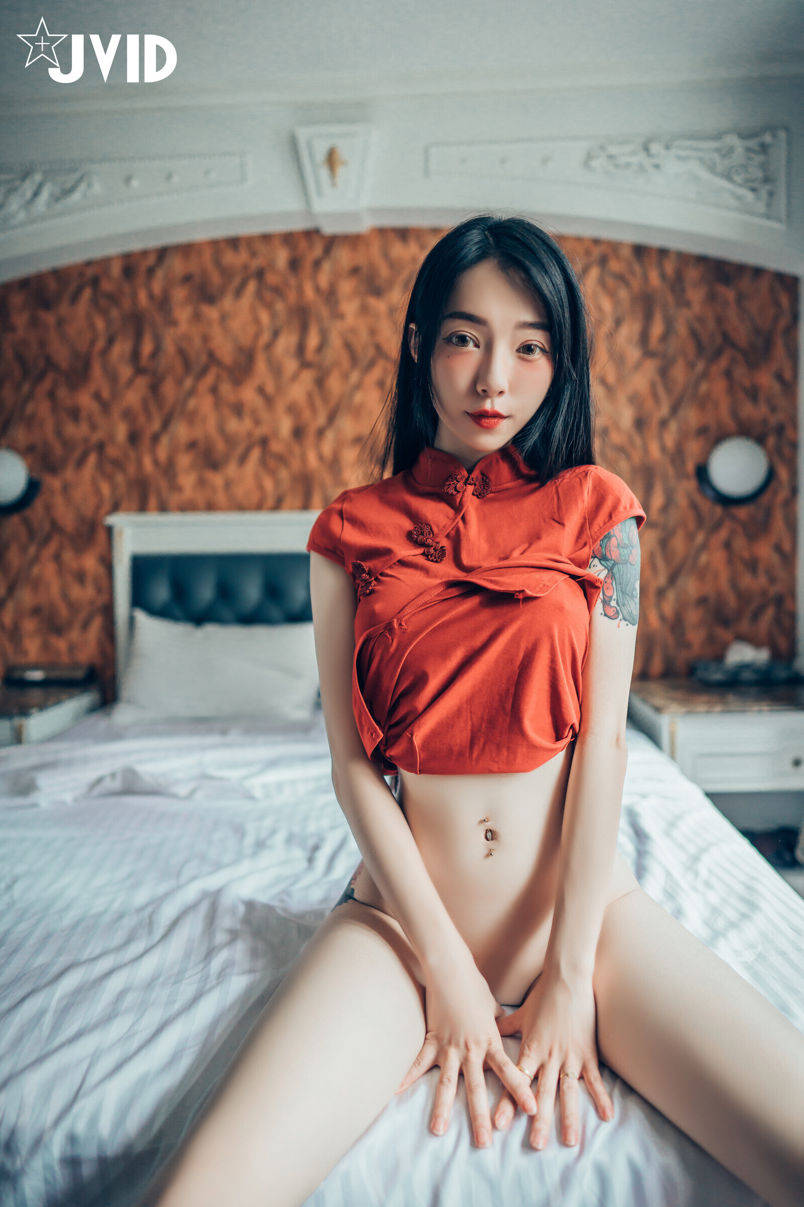 七彩旗袍