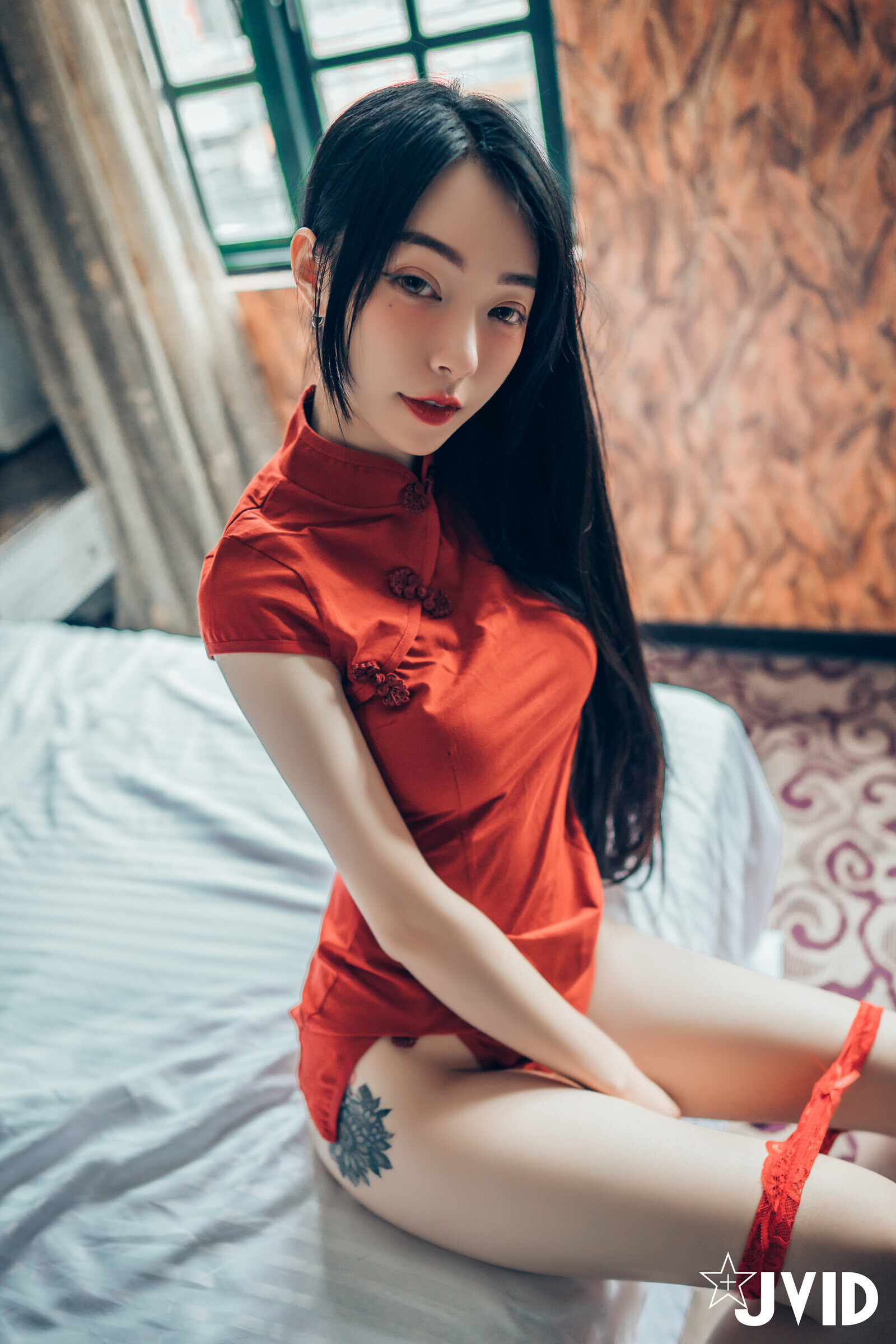 七彩旗袍