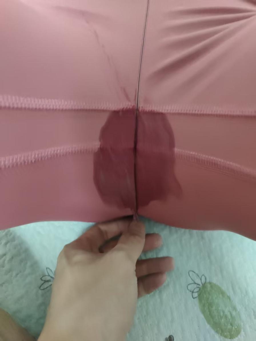 淫水湿透瑜伽裤