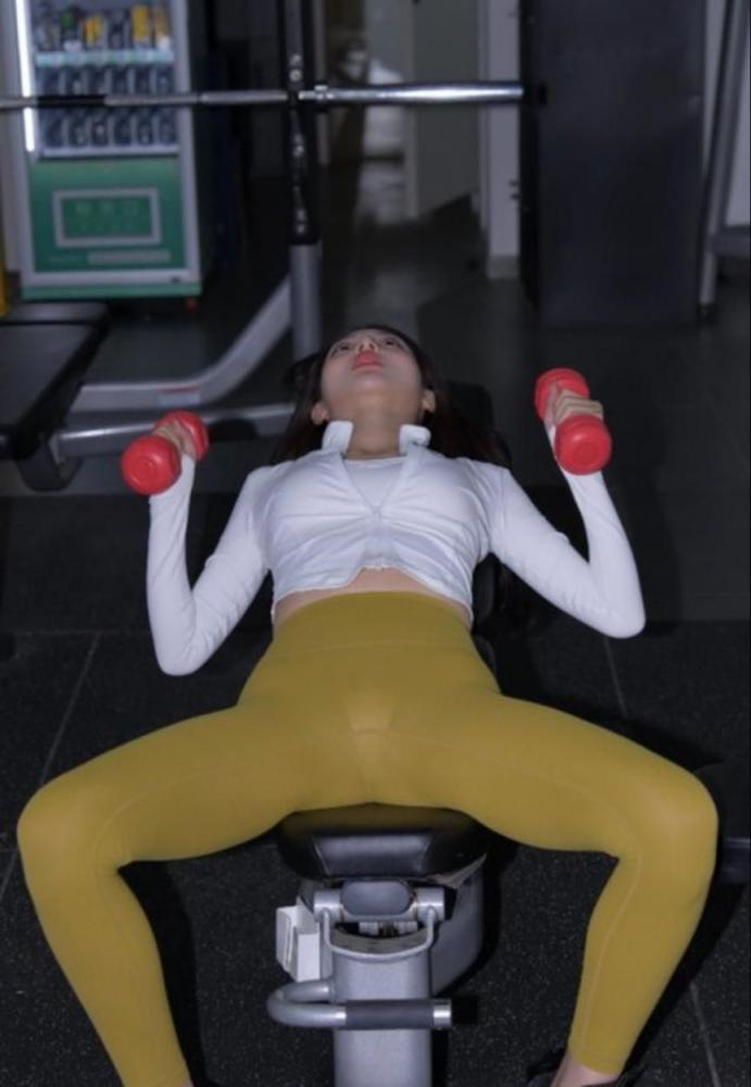 淫水湿透瑜伽裤