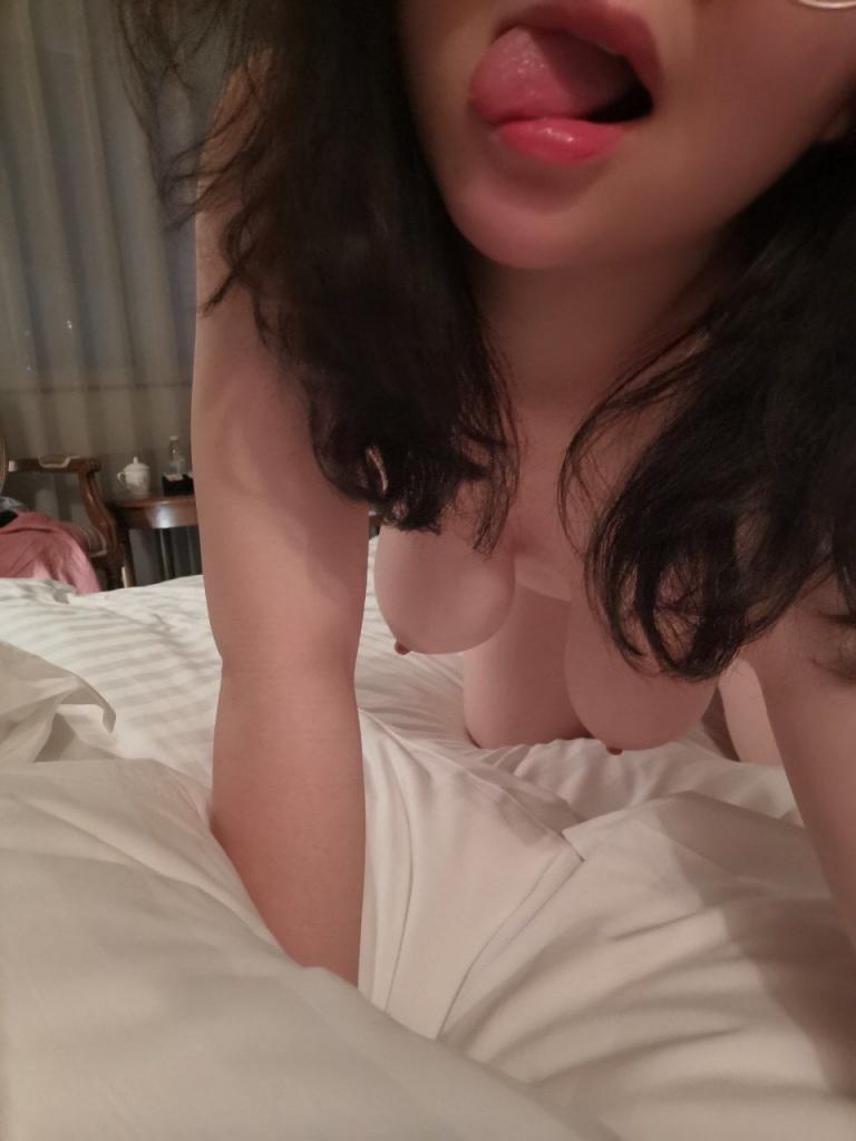 跟我一样喜欢大奶子的骚年们，来看看奶子图片吧