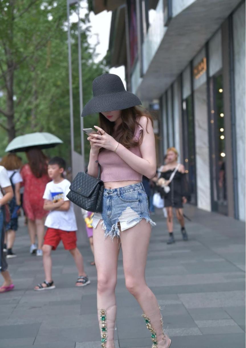 街拍热裤短裤