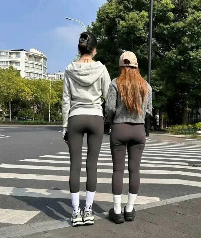 那些穿瑜伽裤的骚货