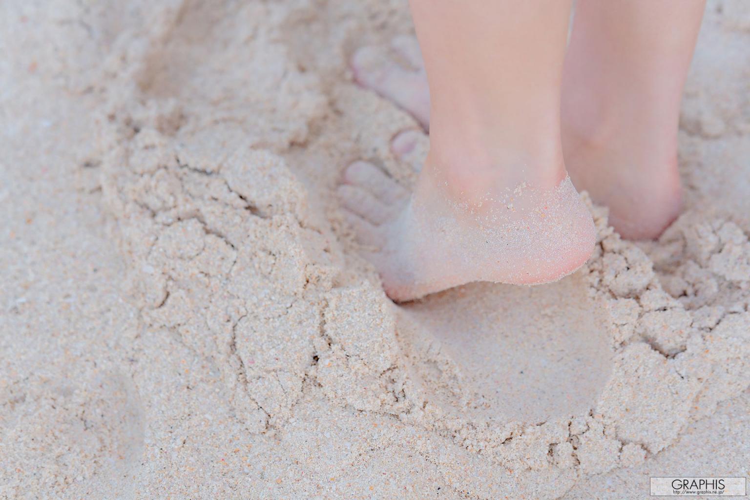 架乃由罗 AV出道之前,青涩感十足