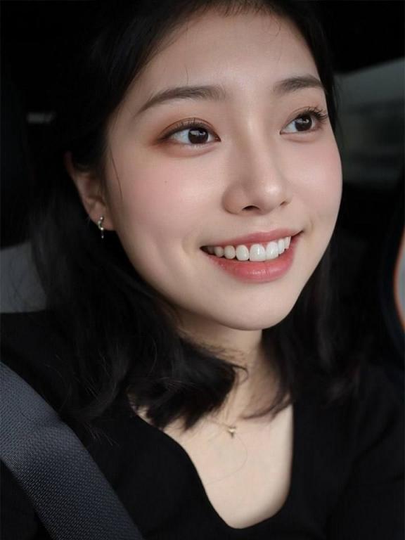 经典反差婊 秦嘉倪