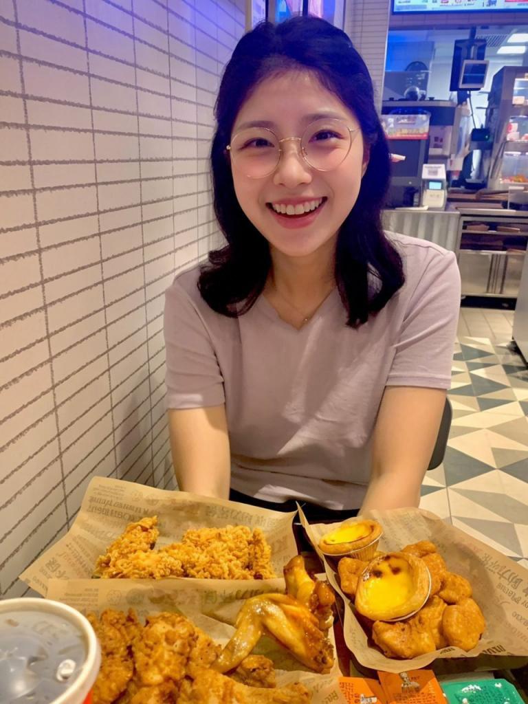 经典反差婊 秦嘉倪