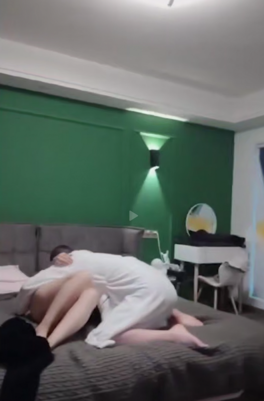 出差在外老婆自己在家寂寞