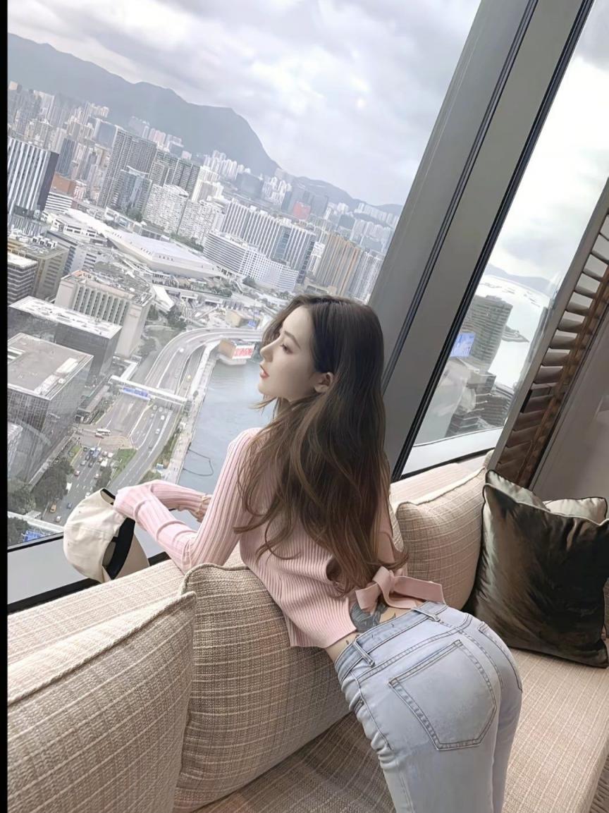 青春洋溢的少妇美女