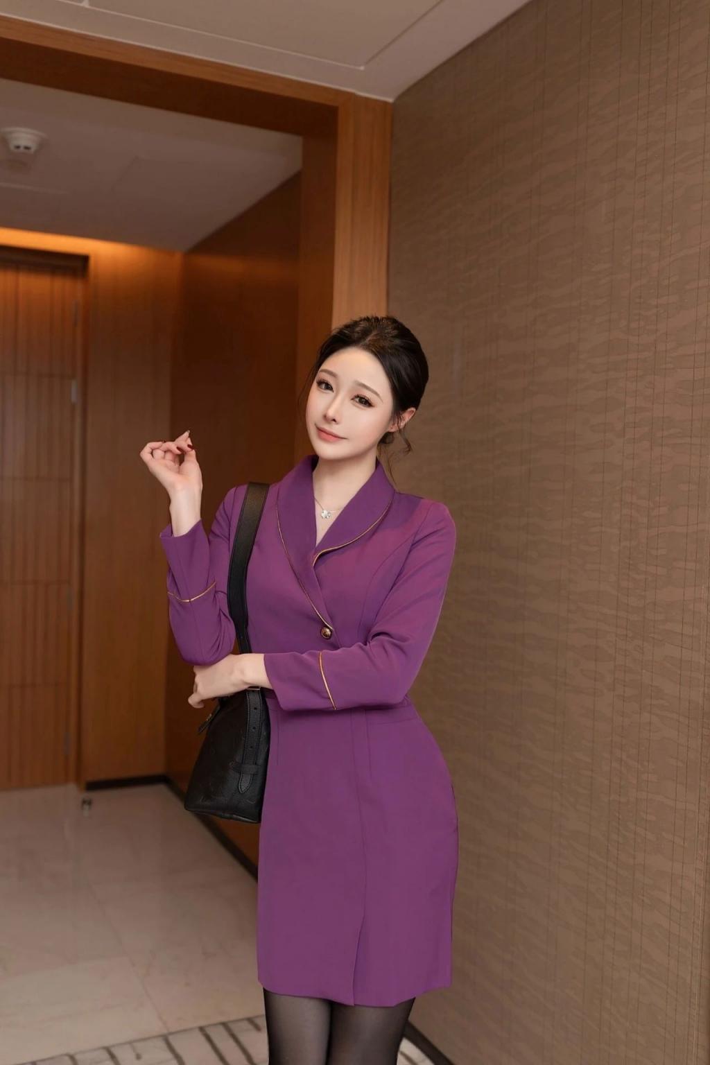 身材好的职业装美女