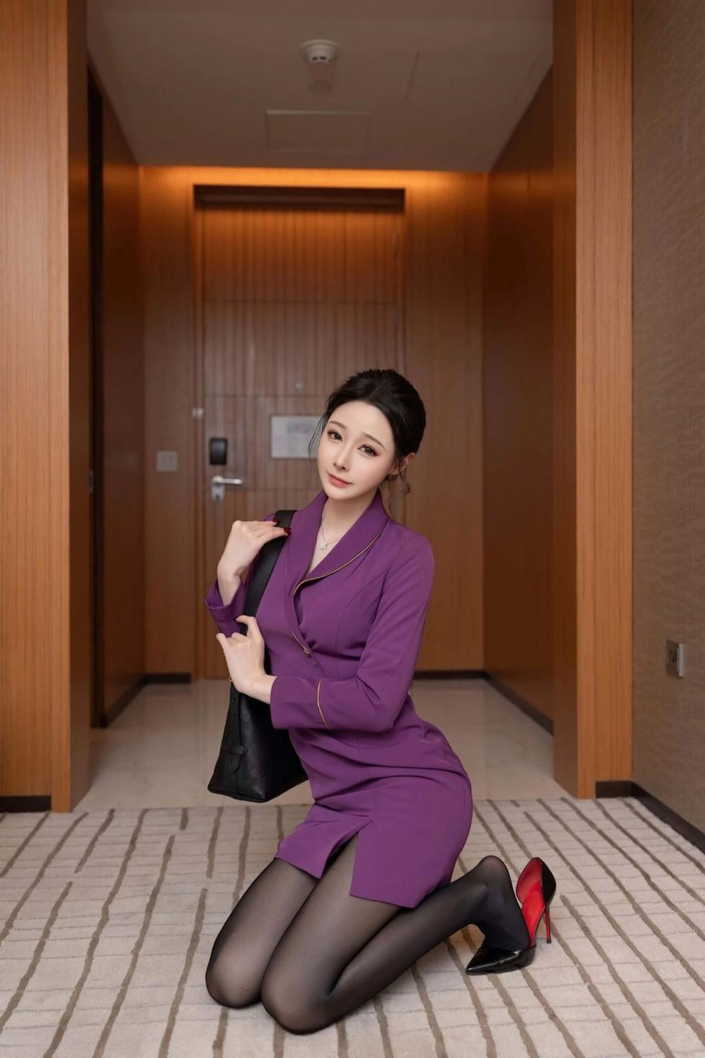 身材好的职业装美女