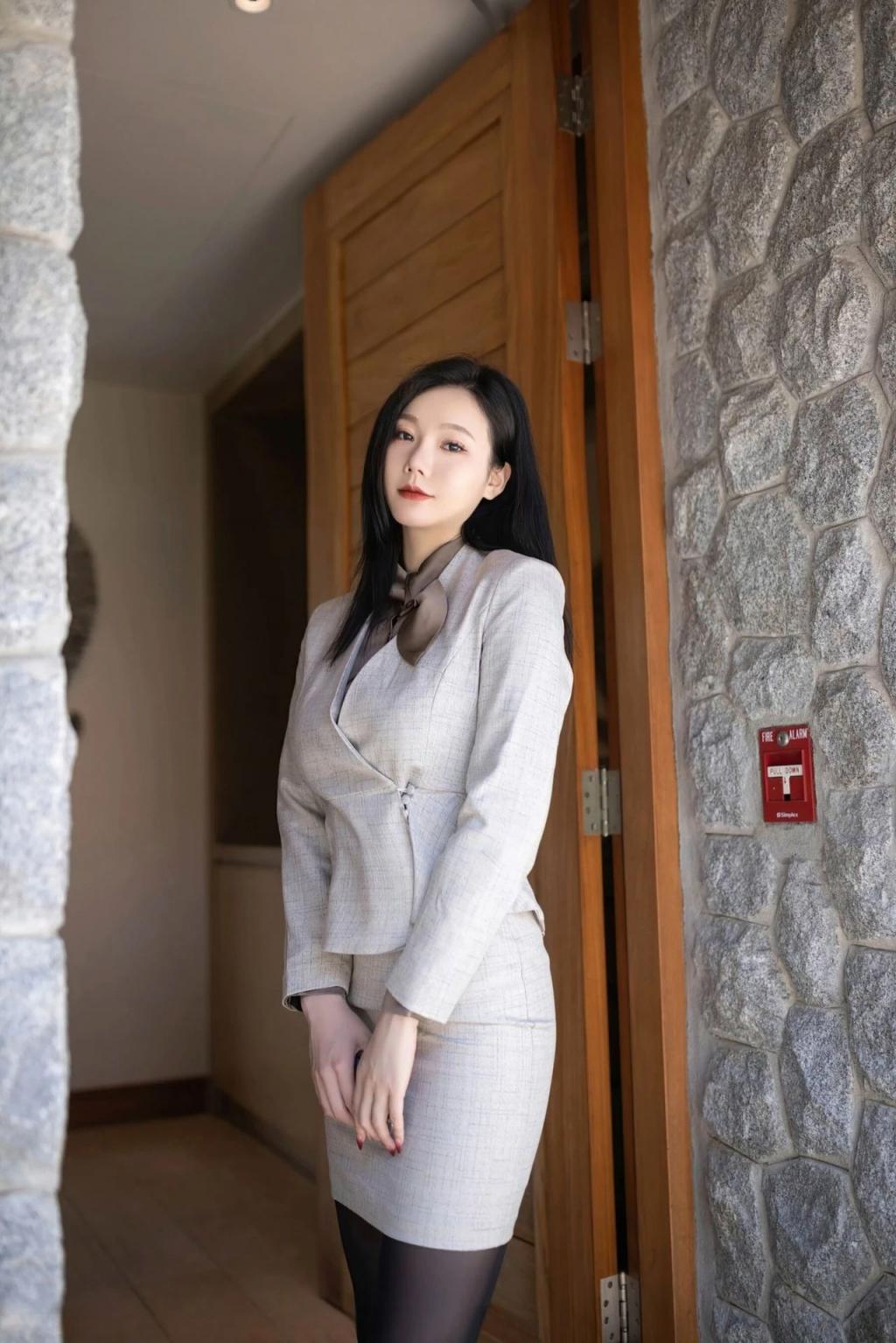 身材好的职业装美女