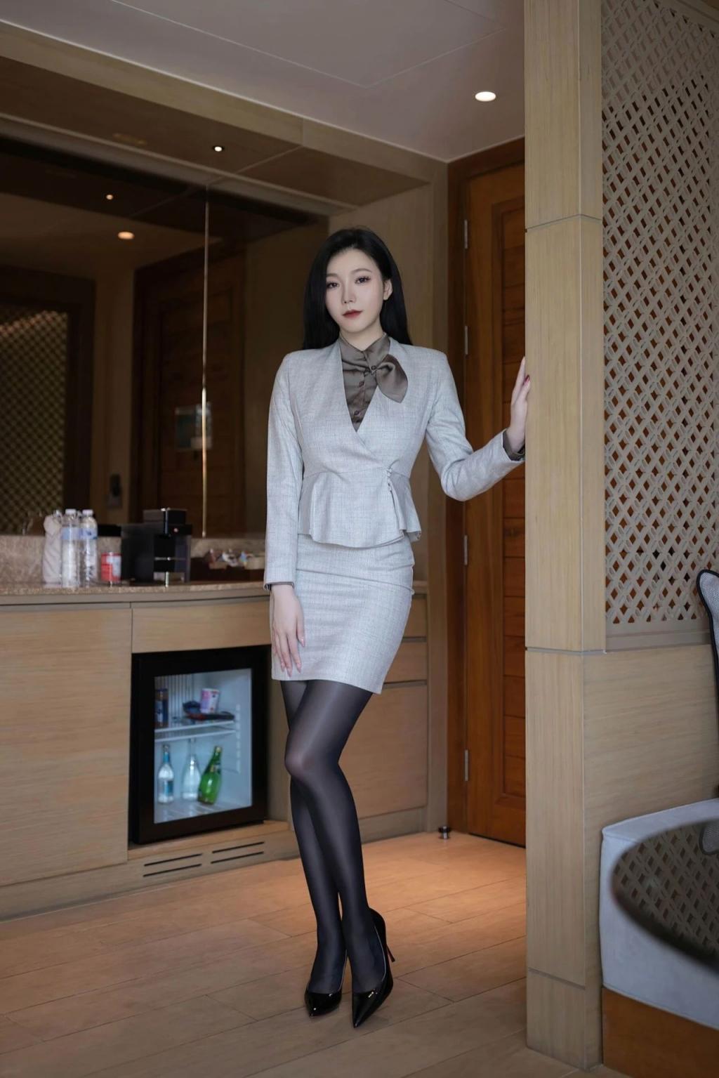 身材好的职业装美女