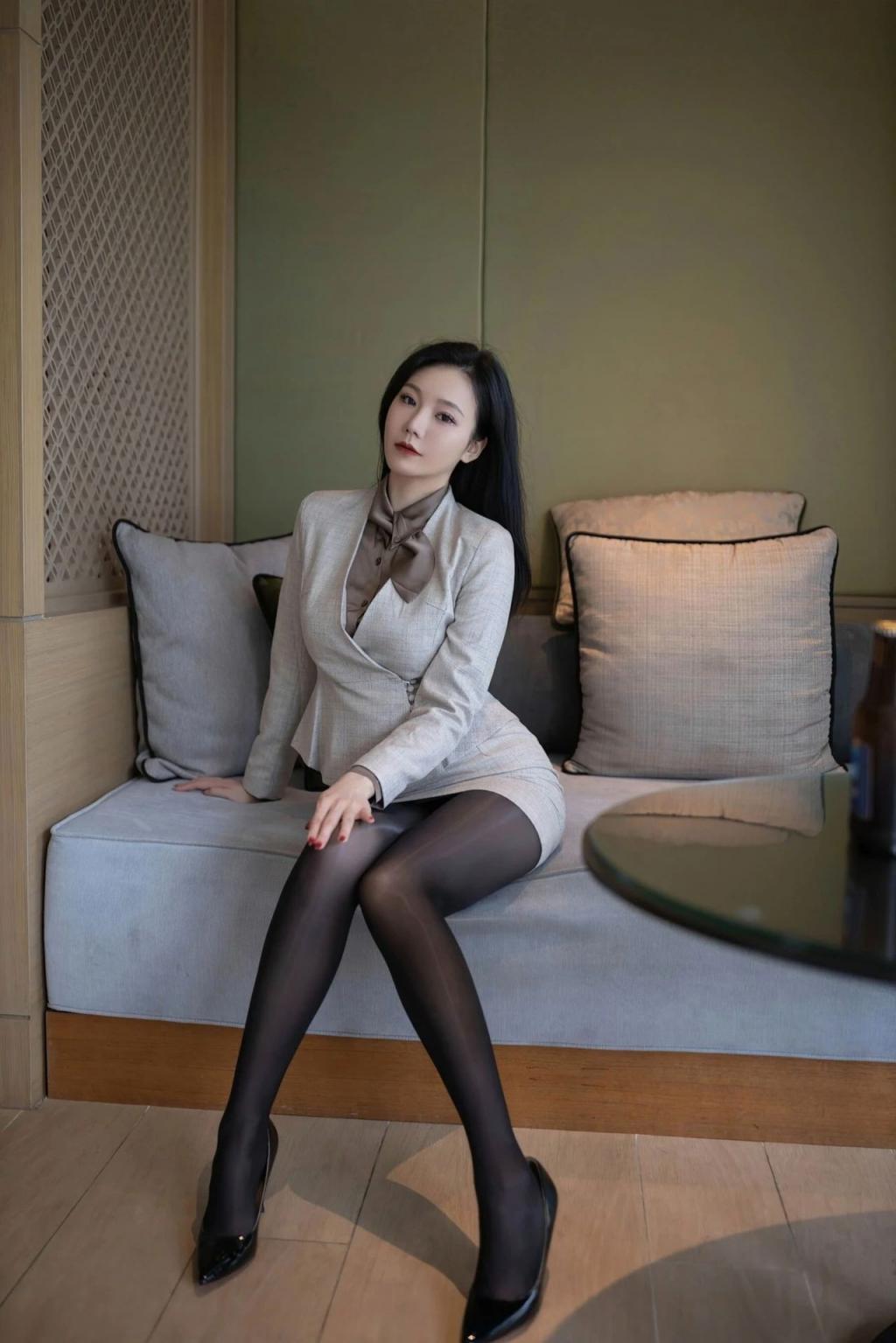 身材好的职业装美女