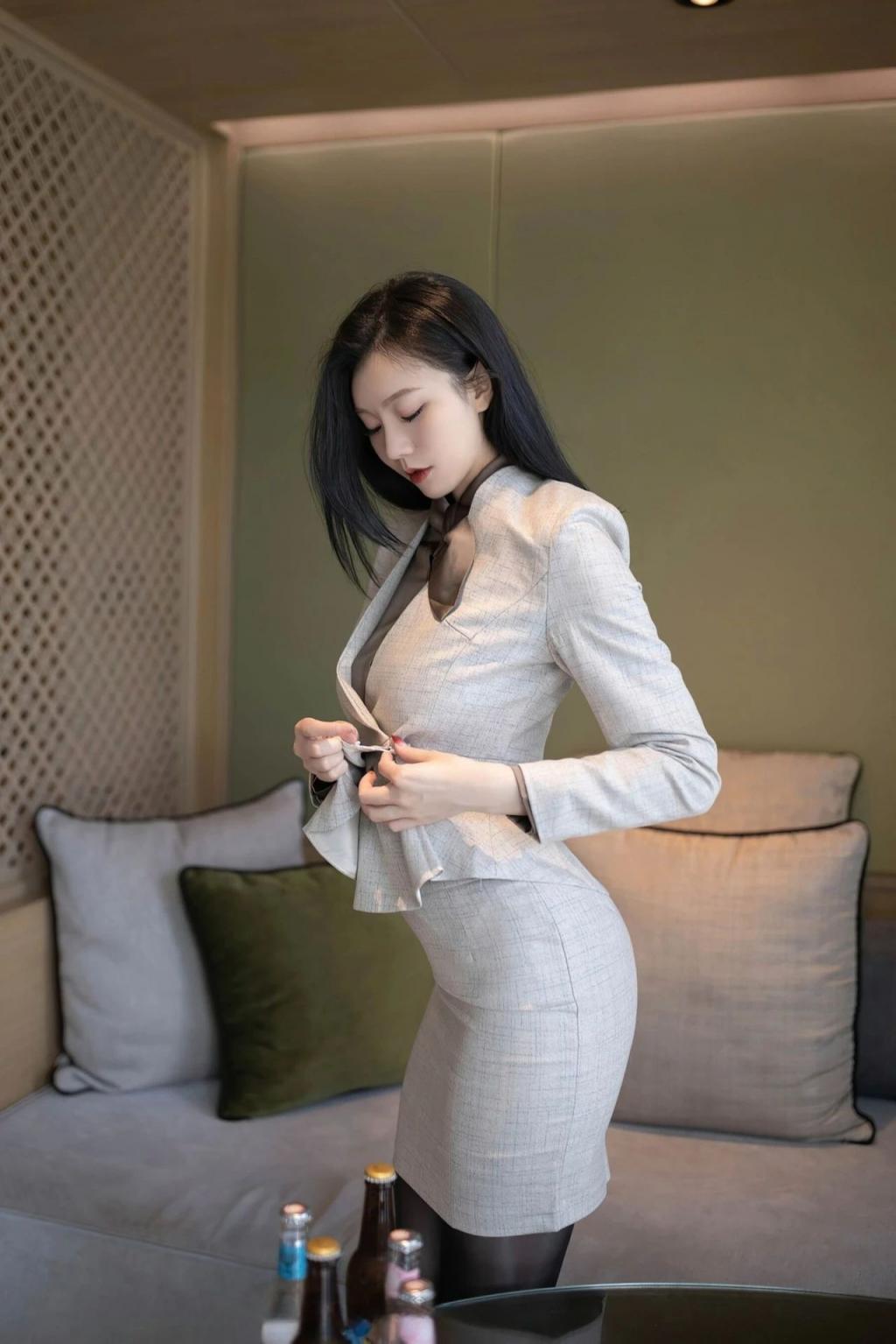 身材好的职业装美女