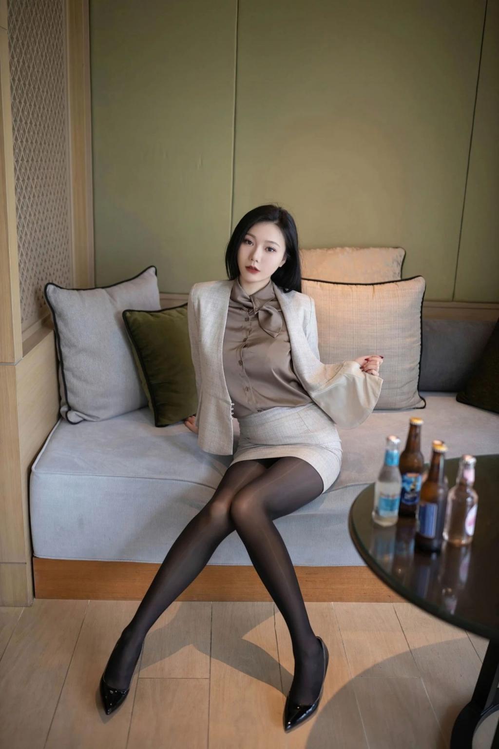 身材好的职业装美女