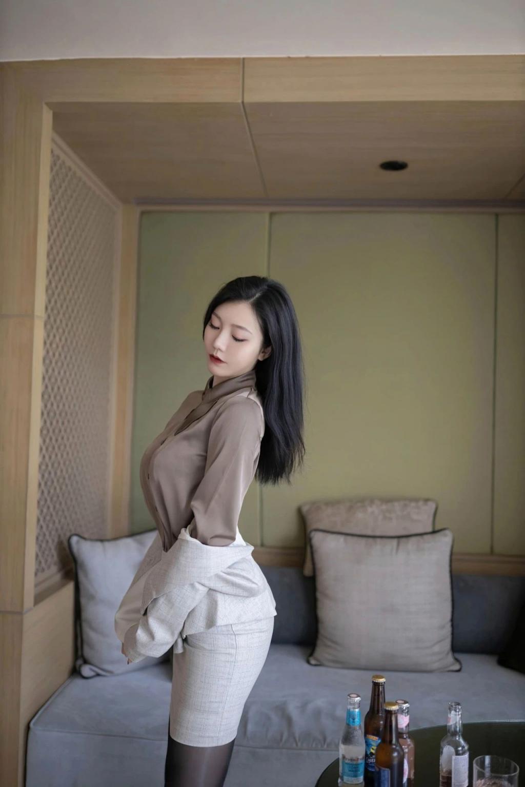 身材好的职业装美女