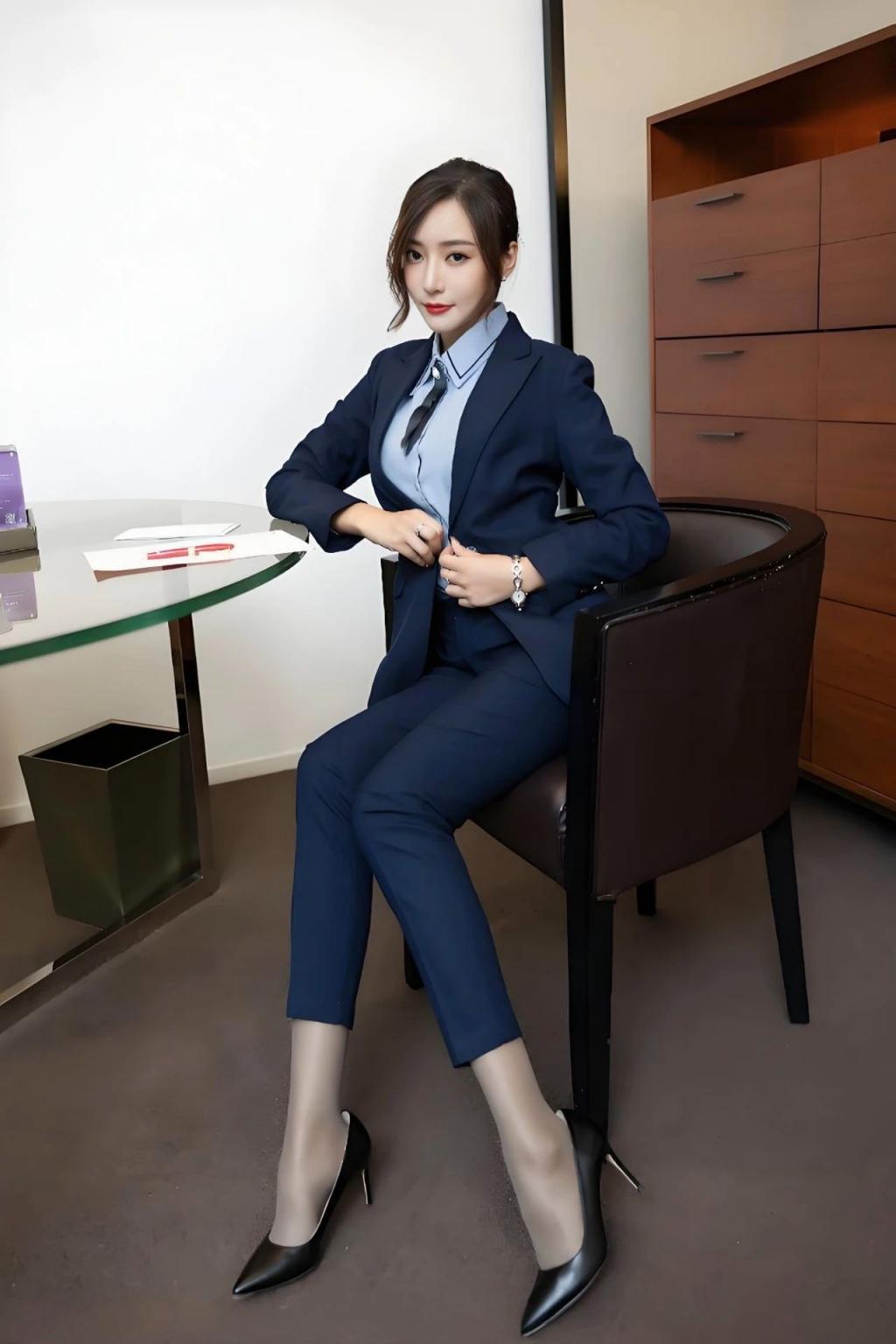 身材好的职业装美女