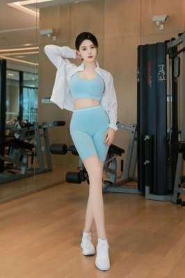 漂亮的瑜伽裤美女