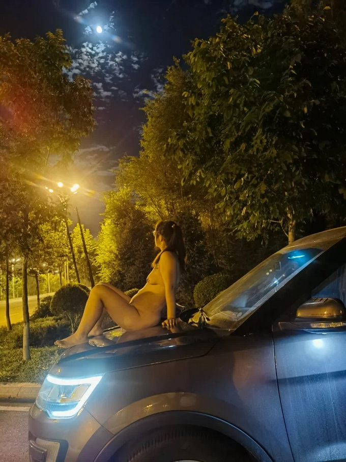 有一位爱露出的骚，是什么体验