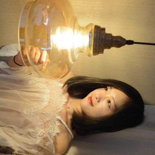 白嫩可人的良家妹子