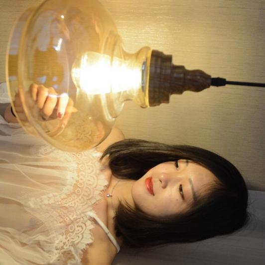 白嫩可人的良家妹子