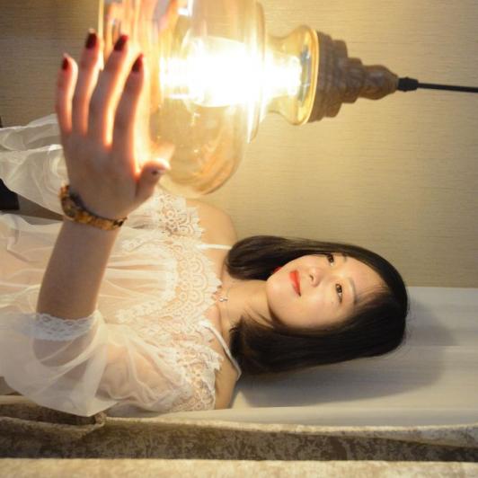 白嫩可人的良家妹子