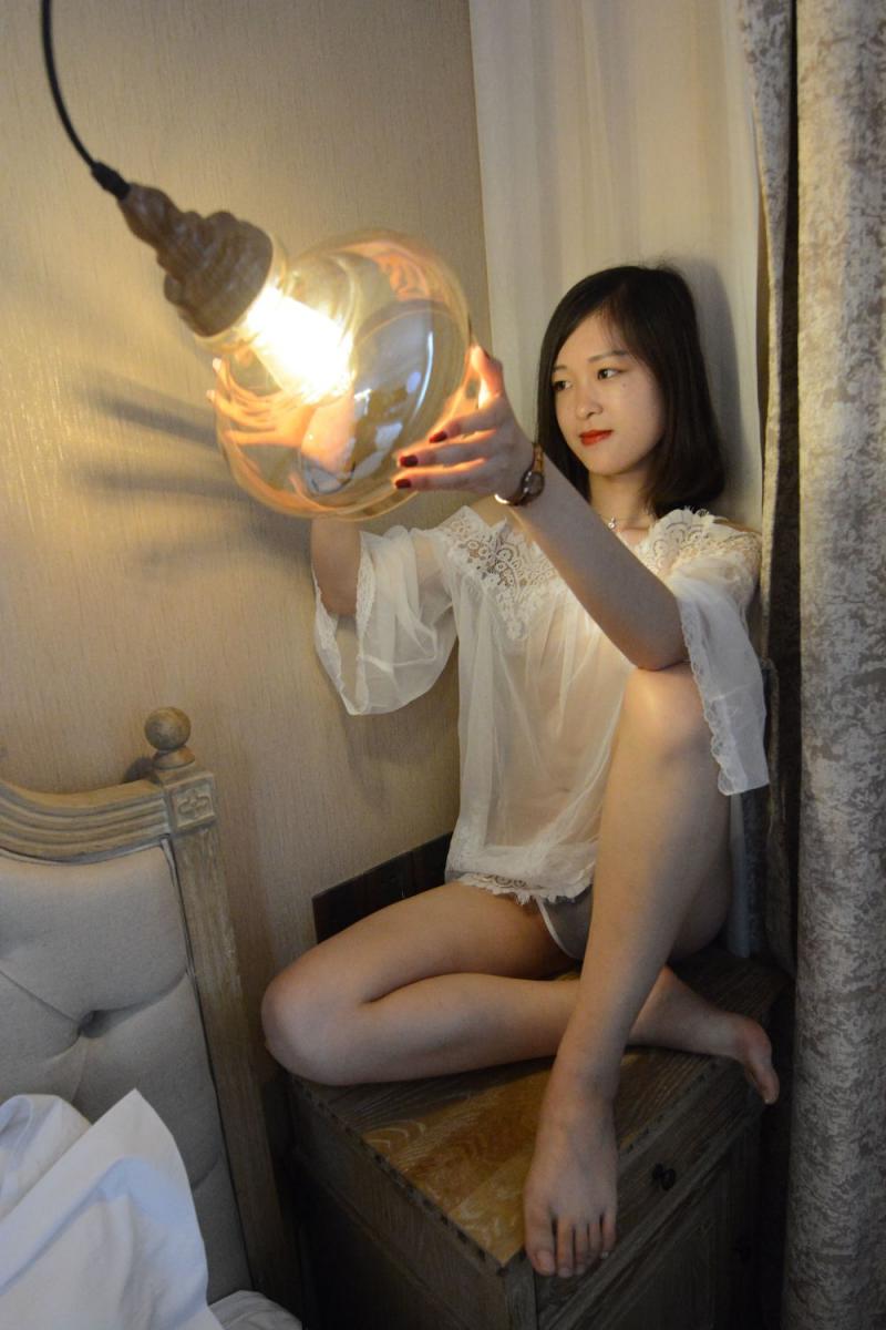 白嫩可人的良家妹子