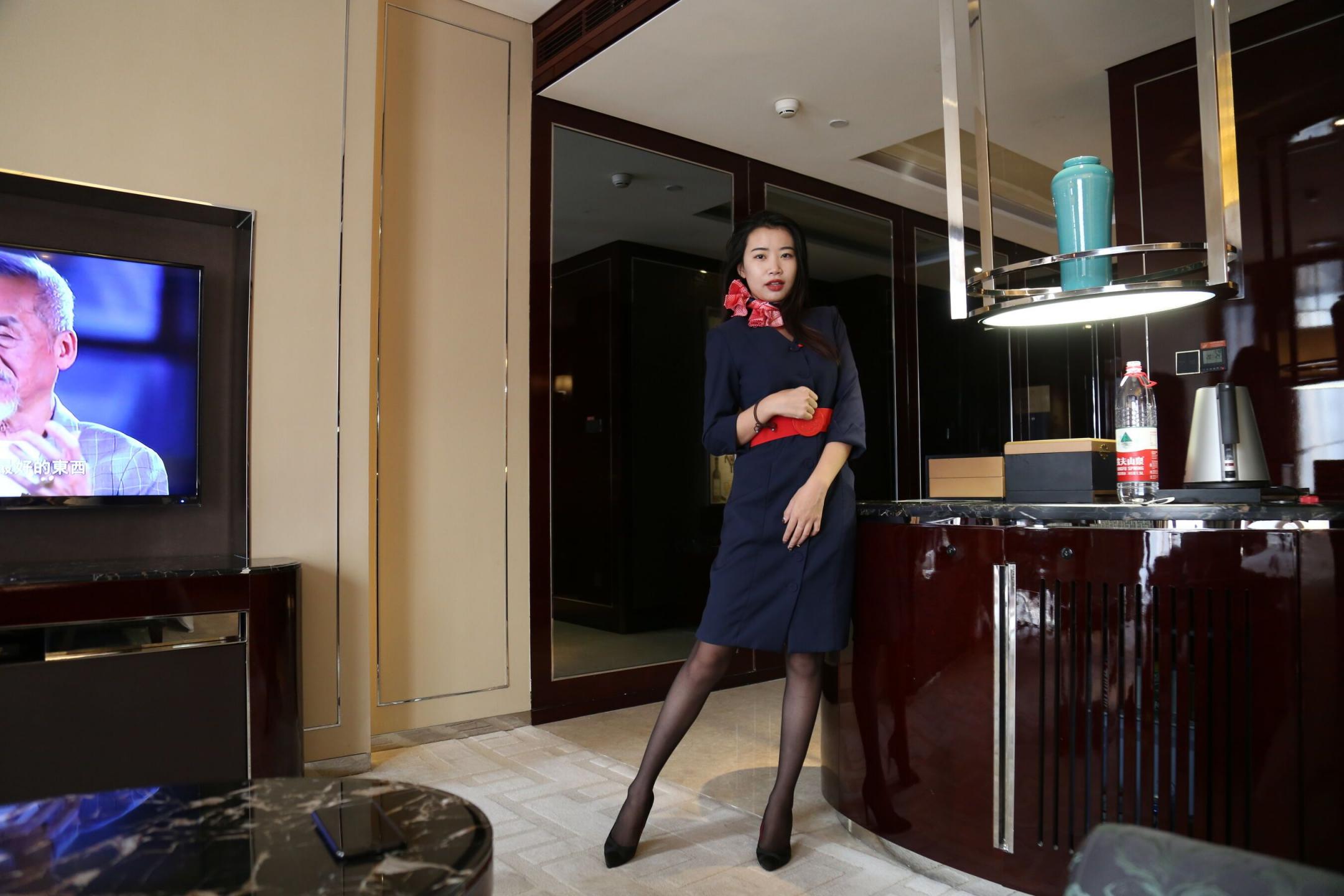 从事旅客下机后服务的空姐