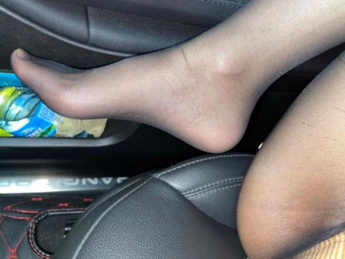 骚货人妻穿无内丝袜求射屏