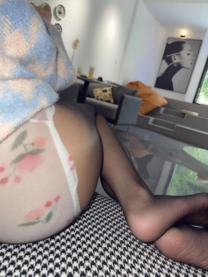 骚货人妻穿无内丝袜求射屏