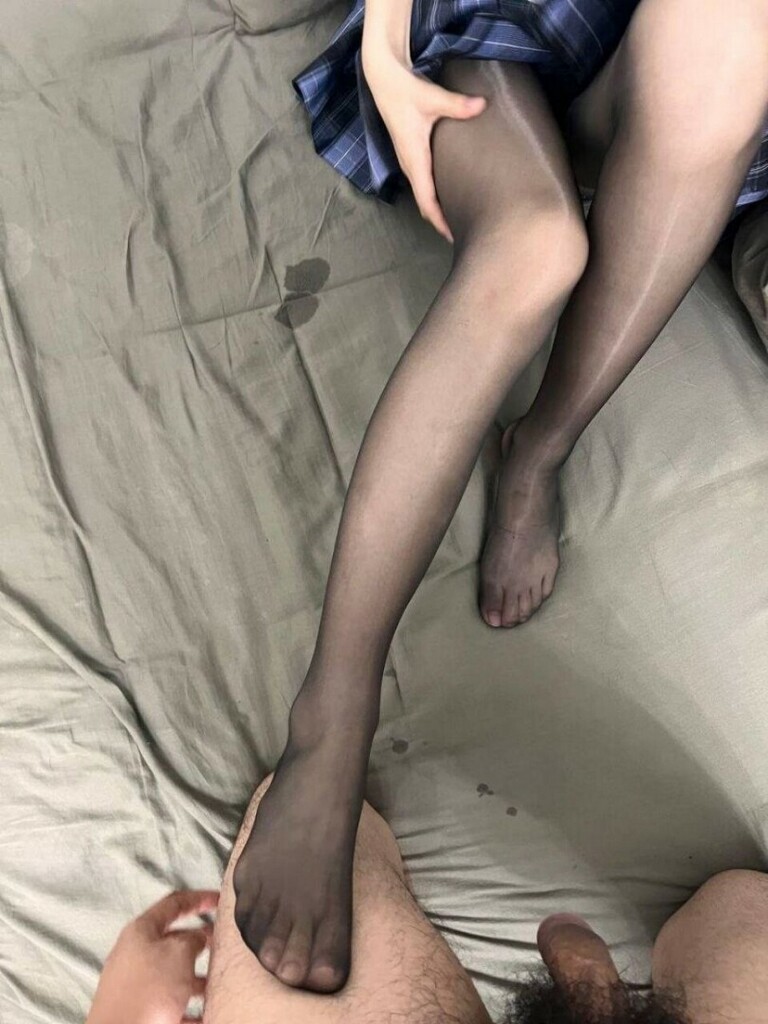 JK黑丝清纯学妹私下非常的骚