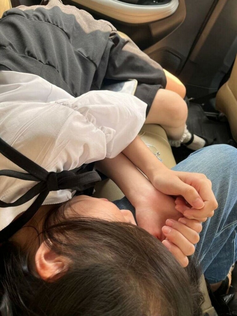 JK黑丝清纯学妹私下非常的骚