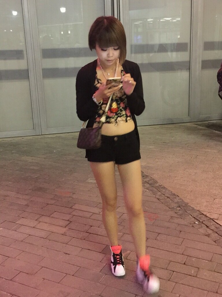 包夜站街女，拍脸要加钱
