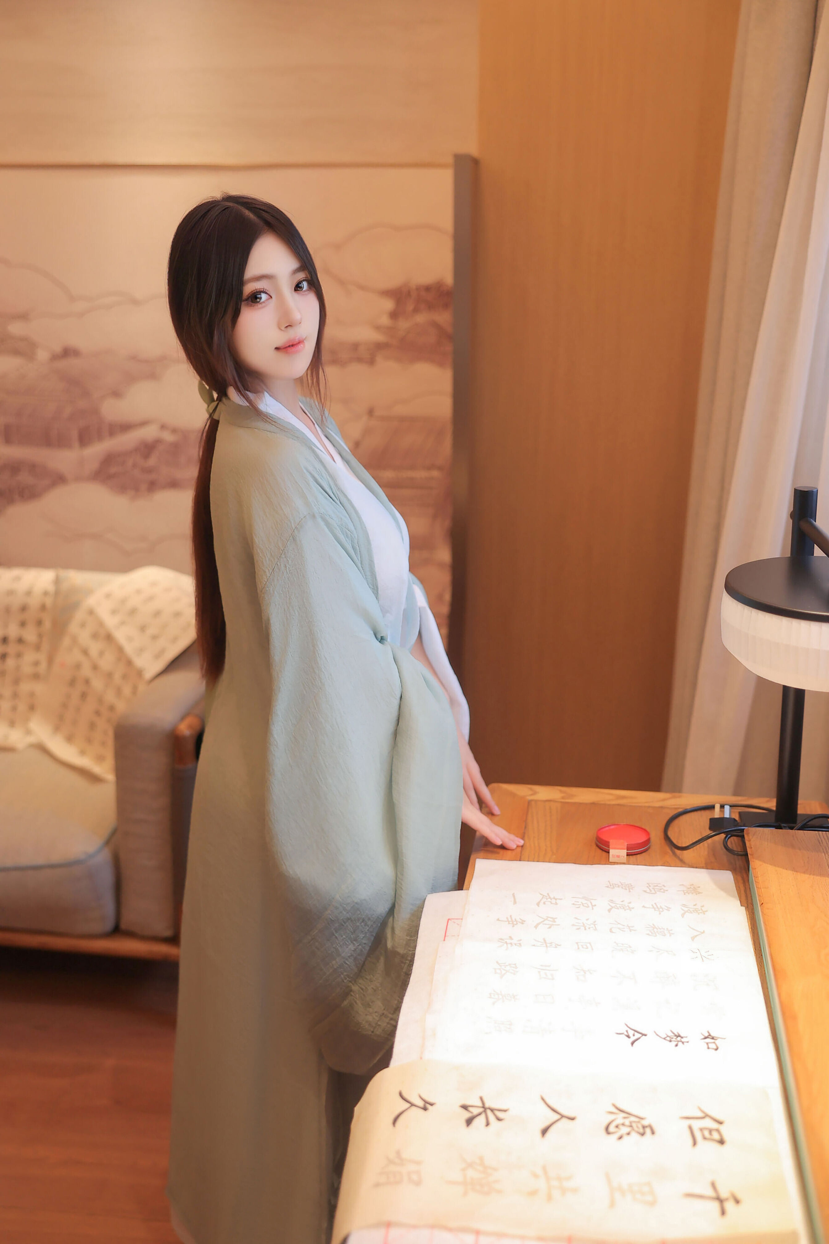 蛋蛋宝 - 古风汉服，薄如蝉翼的衫和挺拔露出的胸