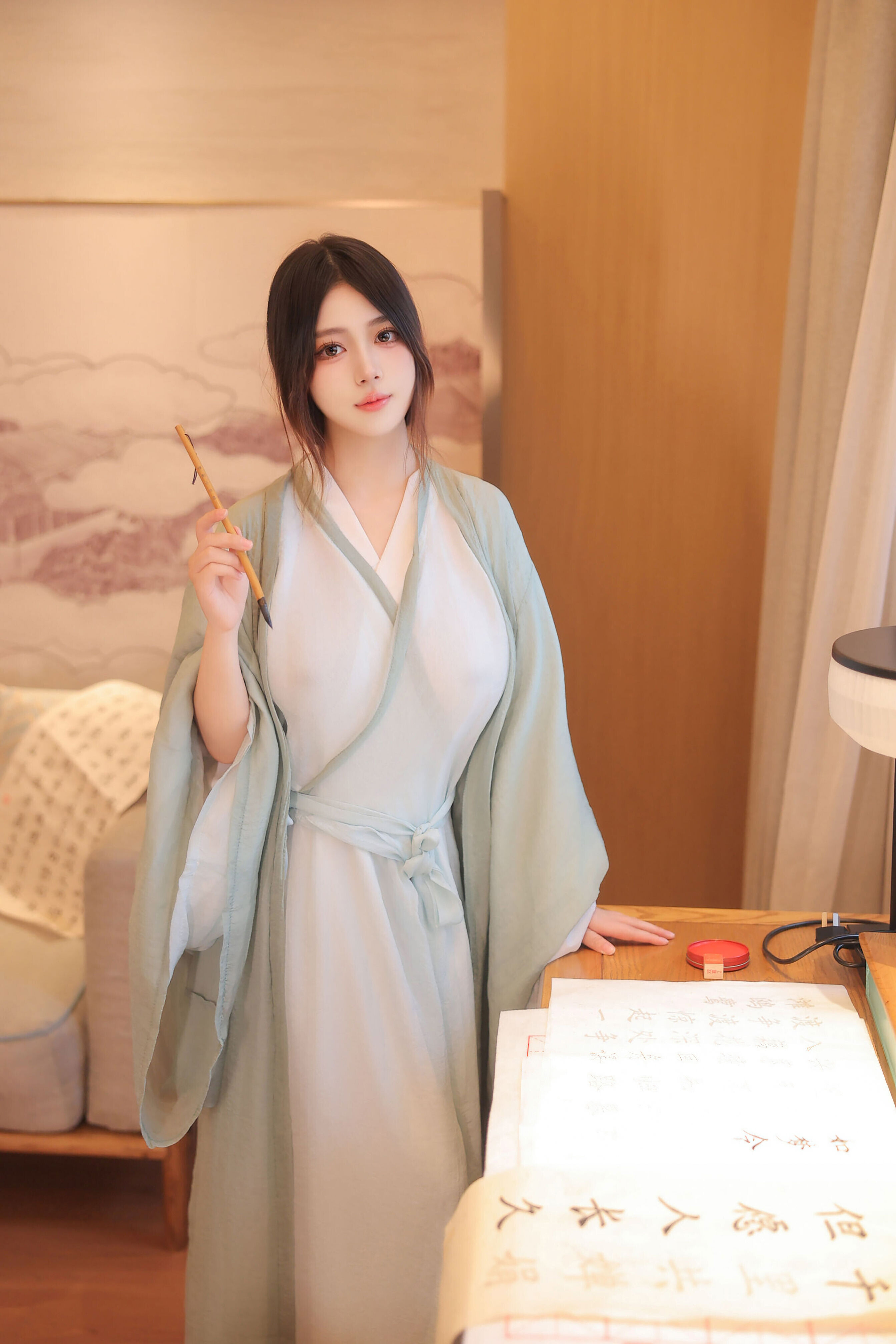 蛋蛋宝 - 古风汉服，薄如蝉翼的衫和挺拔露出的胸