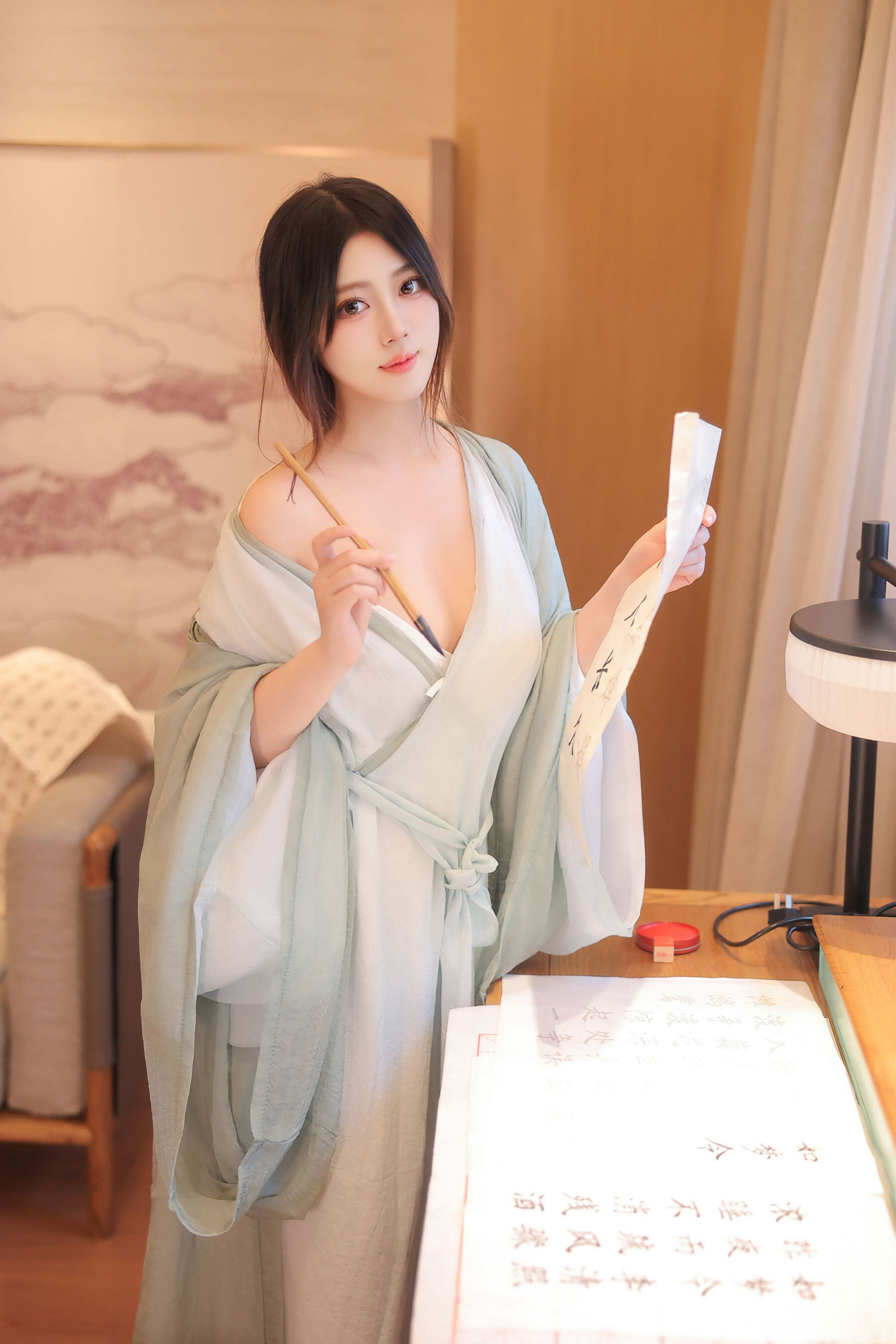 蛋蛋宝 - 古风汉服，薄如蝉翼的衫和挺拔露出的胸