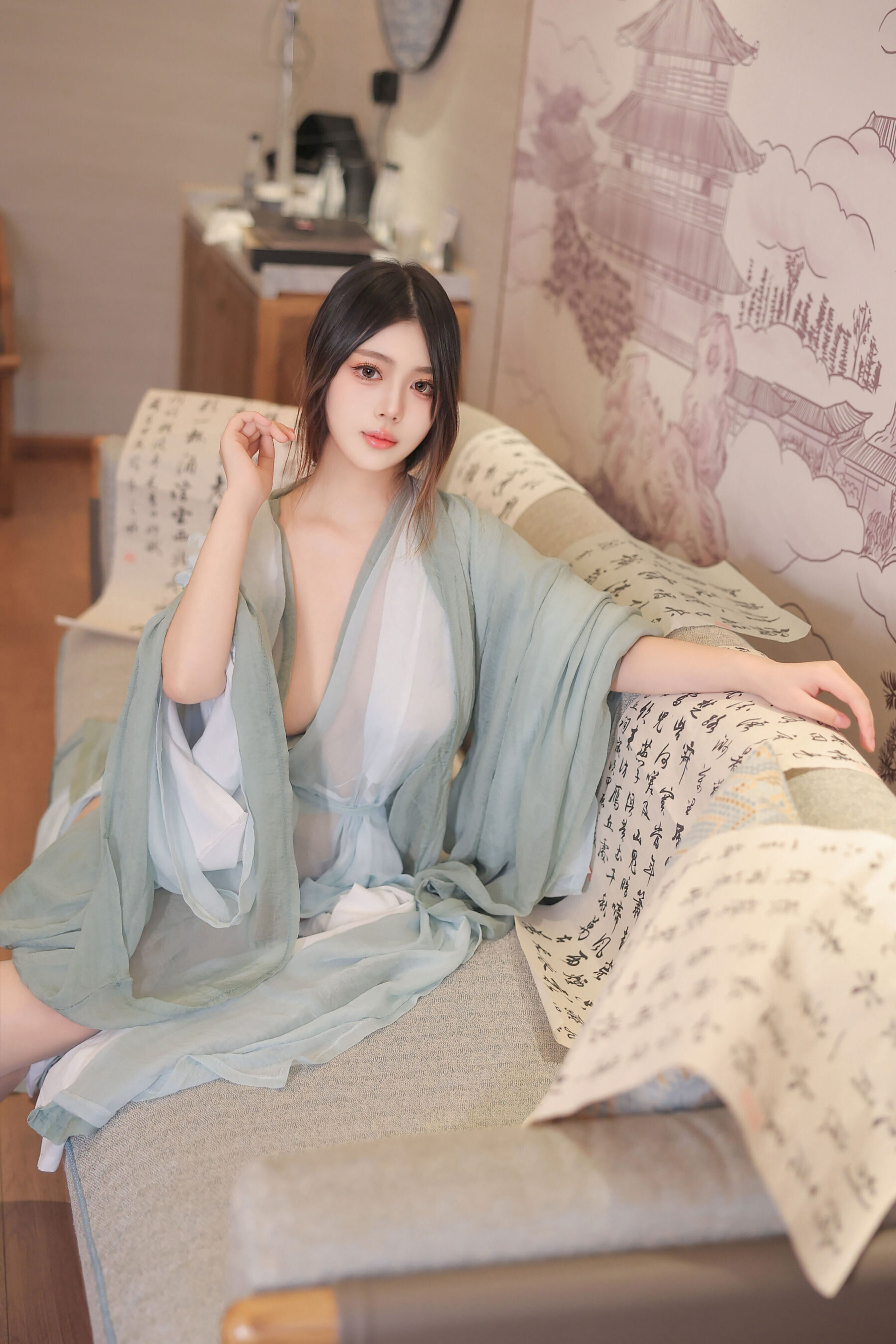 蛋蛋宝 - 古风汉服，薄如蝉翼的衫和挺拔露出的胸