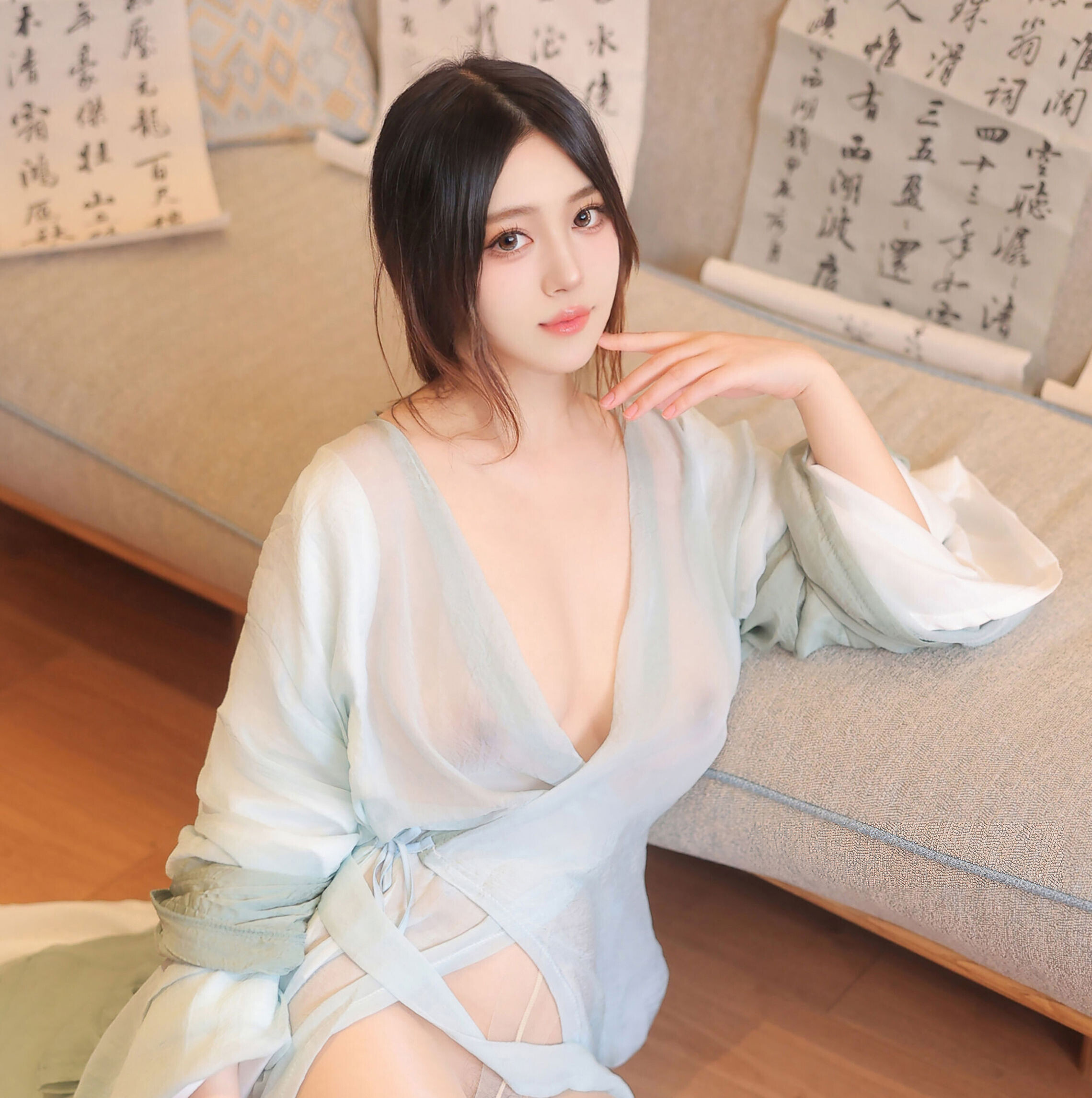 蛋蛋宝 - 古风汉服，薄如蝉翼的衫和挺拔露出的胸
