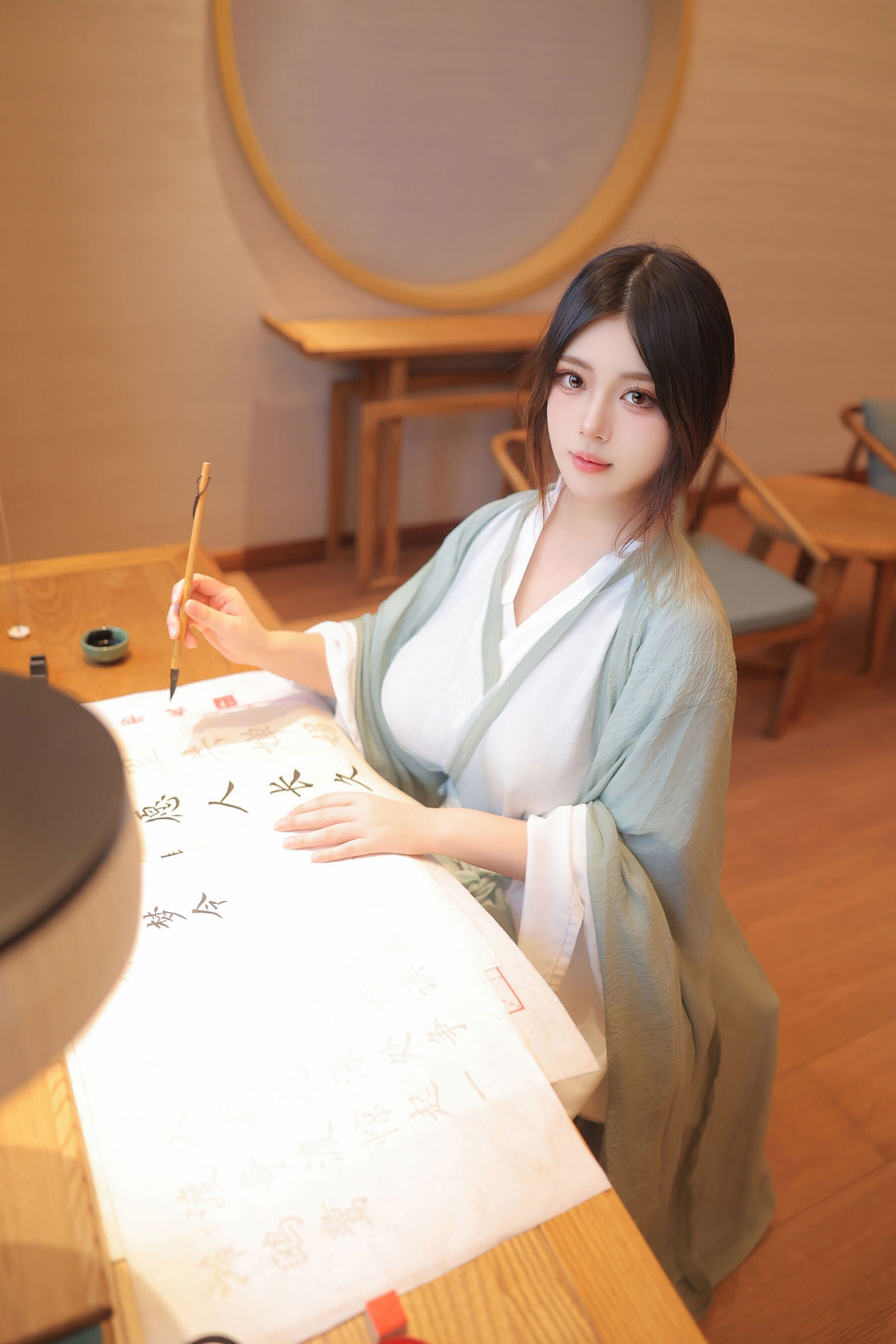 蛋蛋宝 - 古风汉服，薄如蝉翼的衫和挺拔露出的胸