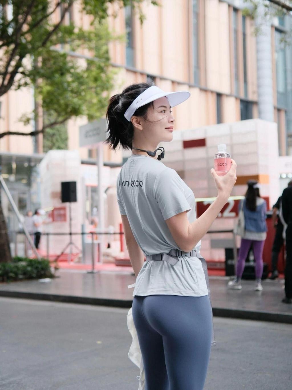 瑜伽裤美女