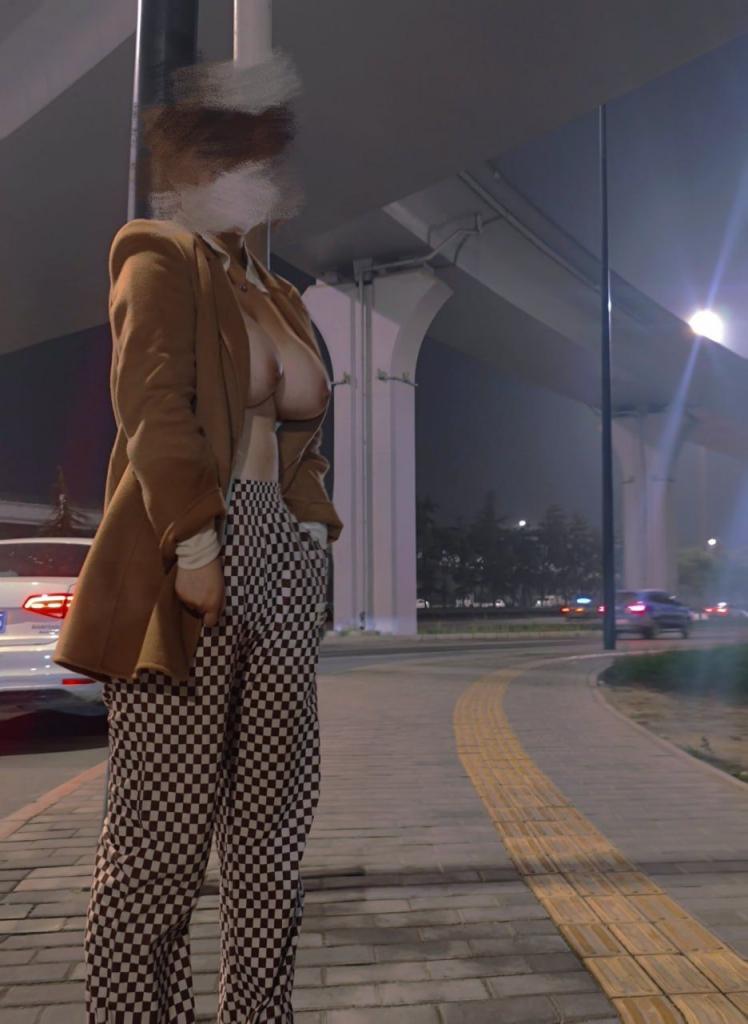 人妻爱露出